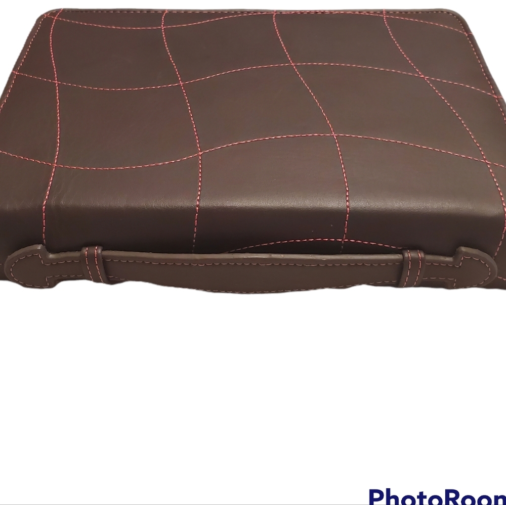 Christian Art Gifts Love Bible Cover - Picture 9 of 11